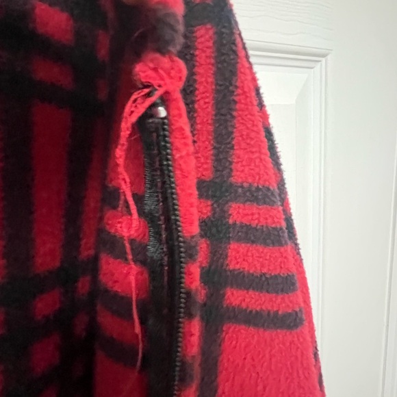 Moda Red and Black Plaid Poncho with Hood and Pockets - Picture 6 of 9